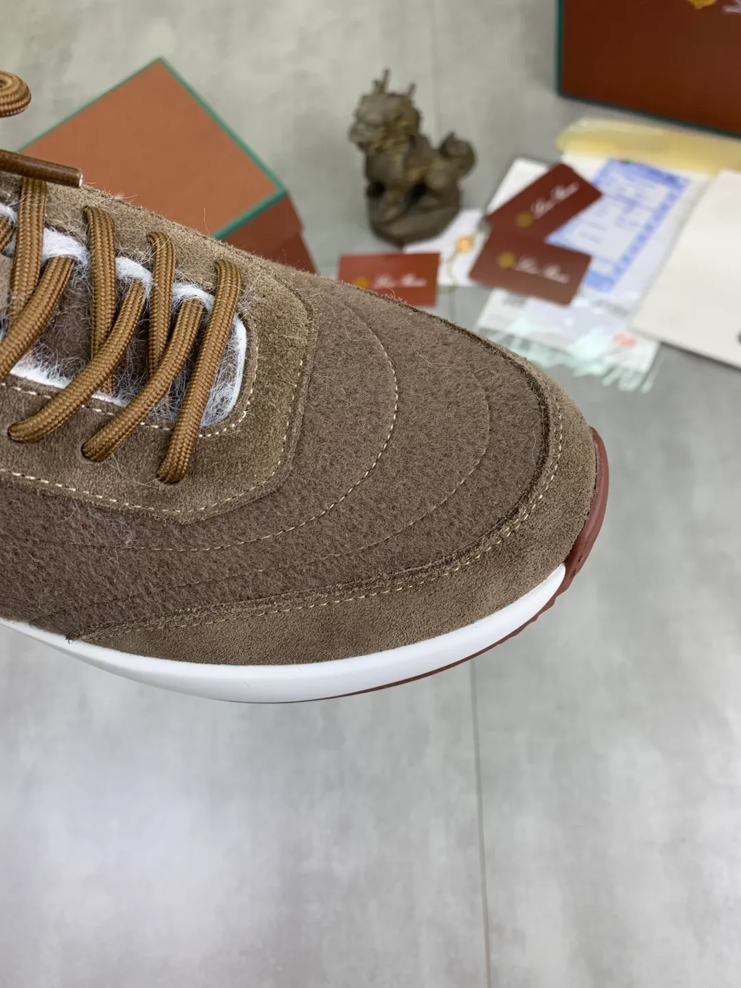 Men's Men's Shoes 💰P460 New Style 💰Mauri The latest casual shoes Loro Piana 💯Top grade💯Buy the original copy💯 Founded the existing Loro Piana company on April 24, 1924. It is now the sixth generation of family business, providing top quality products to customers who are discerning about taste and quality. Imported original fly woven fabric with cowhide fabric, plain calfskin lining. Hand-sewn thread with cowhide feet. Original packaging. High-end outsole. Size: 38-44 (customized for 45 and 46). 5️⃣ colors available.